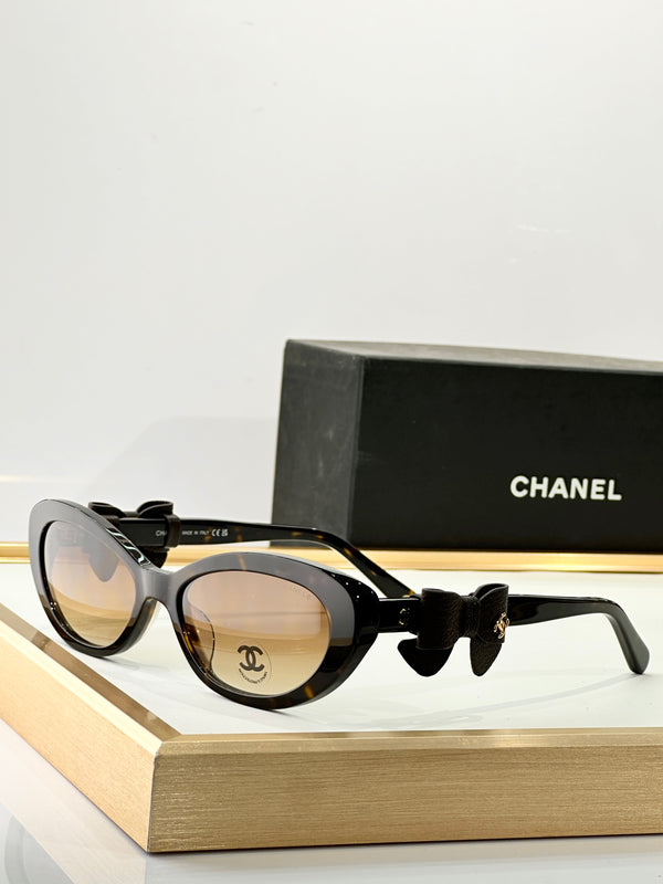 CHANEL Sunglasses 4x8H