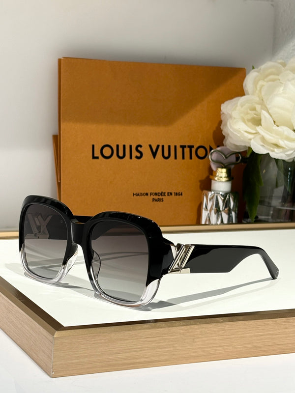 Sunglasses  Louis Vuitton I 6