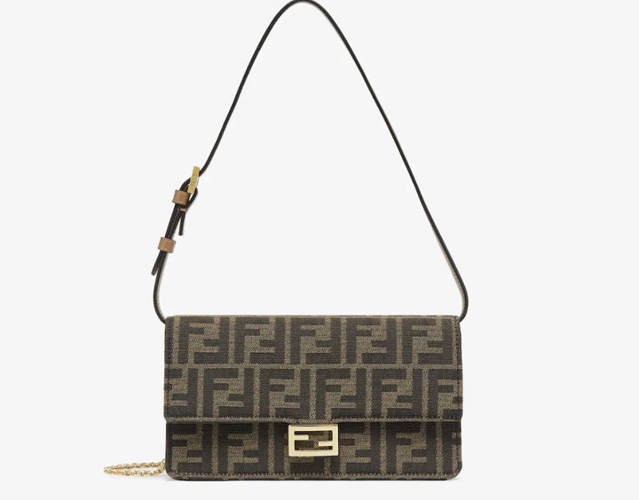 محفظة فندي بسلسلة باجيت FF لون بني