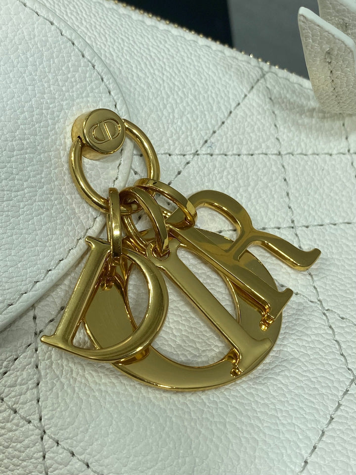 شنطة ديور فوياج جلد عجل لون ابيض