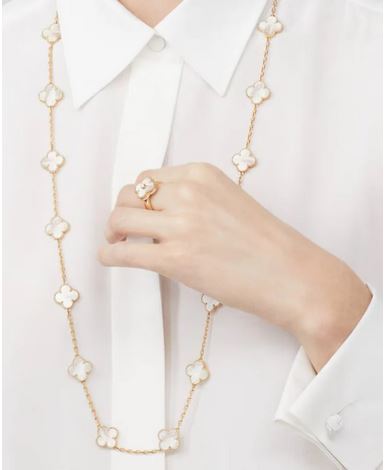 Van Cleef Vintage Alhambra long necklace, 20 motifs, yellow gold, Mother-of-pearl